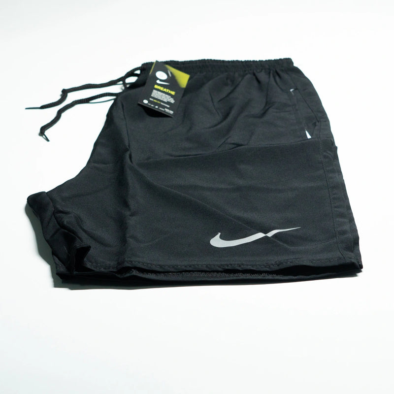 Short Masculino Nike Logo Refletivo com Bolso
