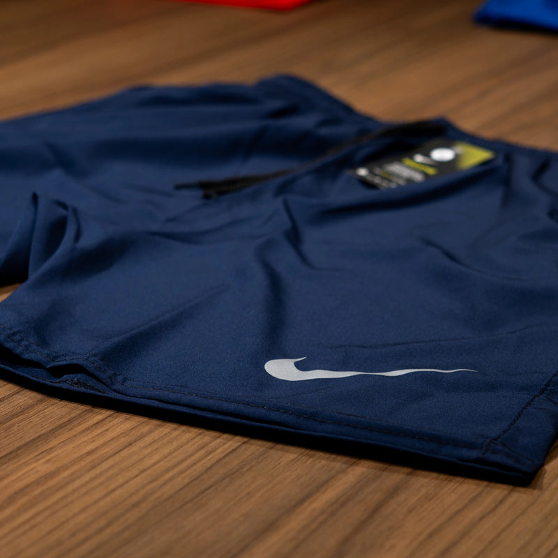 Short Masculino Nike Logo Refletivo com Bolso