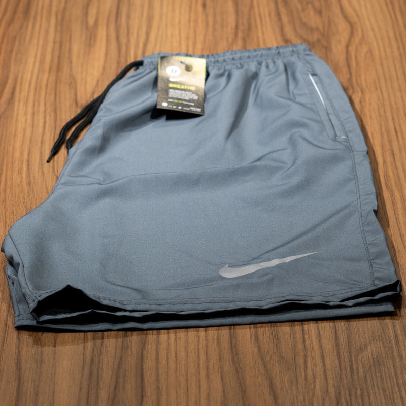 Short Masculino Nike Logo Refletivo com Bolso