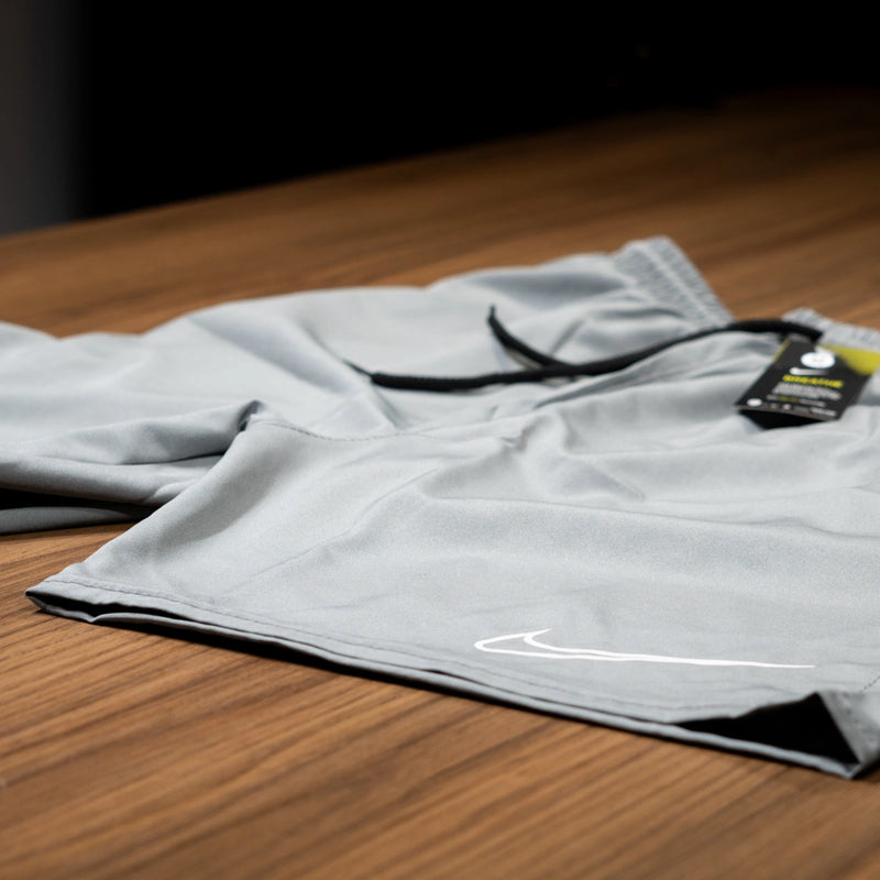 Short Masculino Nike Logo Refletivo com Bolso